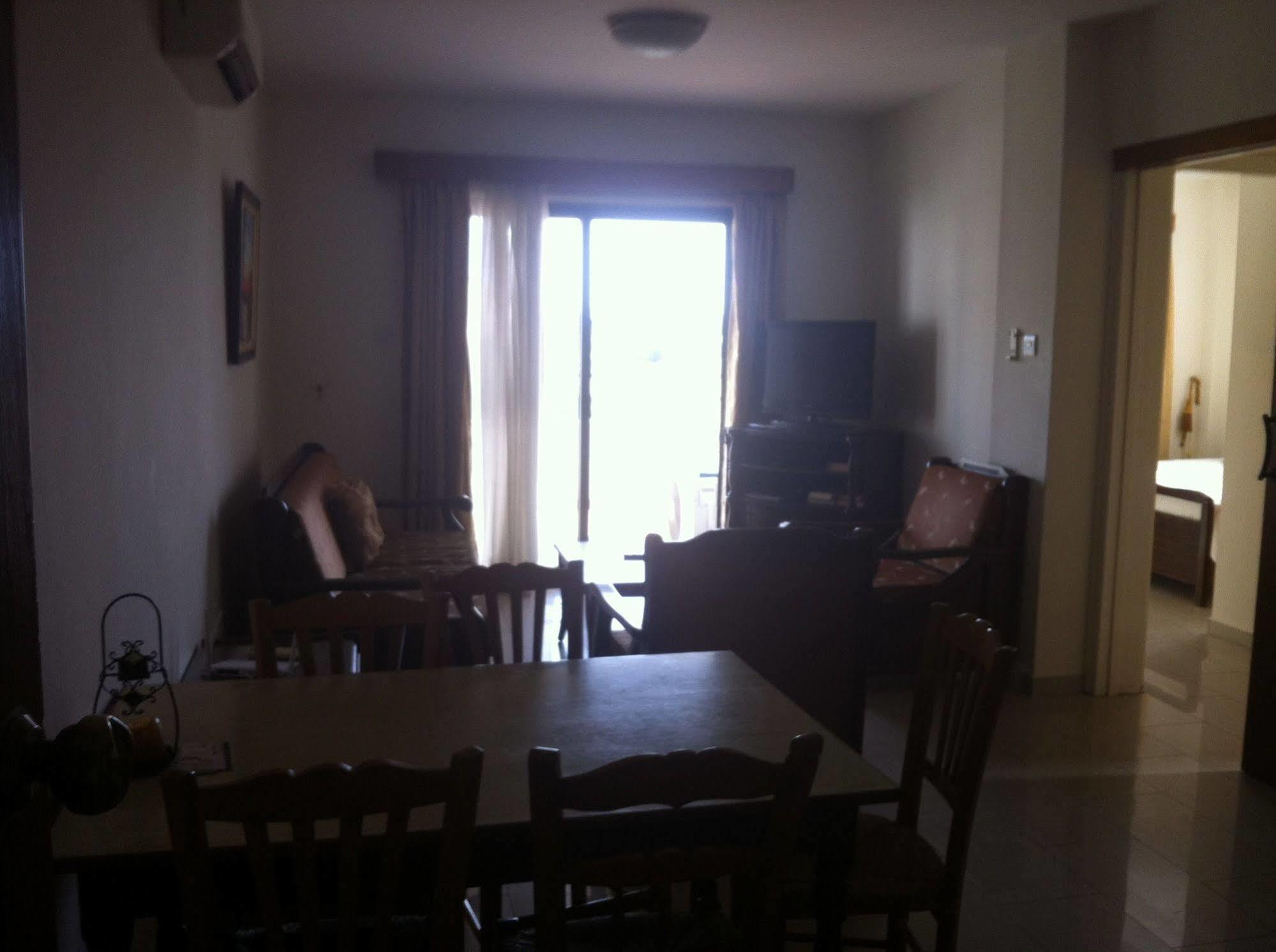 Zakos Court Apartments Larnaca Luaran gambar